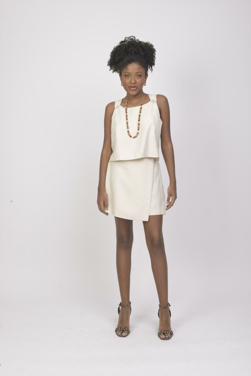 Imagem de Conjunto de Shorts Saia e Cropped com Detalhes Elegantes - Bege
